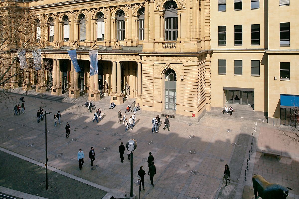 Complete view of the stock exchange building