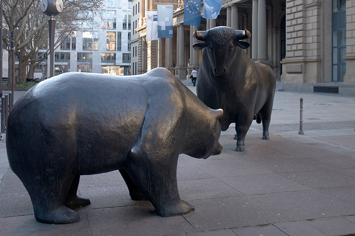 Bull and bear in front of FWB